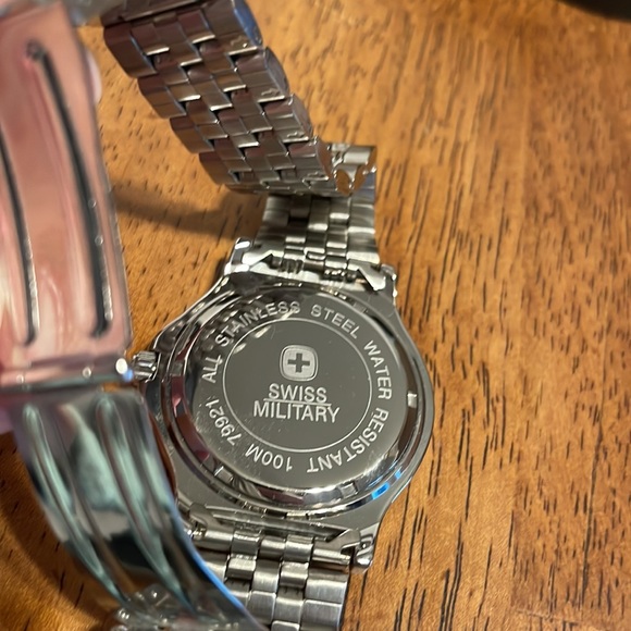 Vintage WENGER Swiss Military water resistant 100M Men’s Watch - Needs Battery - Picture 2 of 12